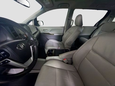 Used 2017 Toyota Sienna XLE w/ XLE Navigation Package FWD image 13