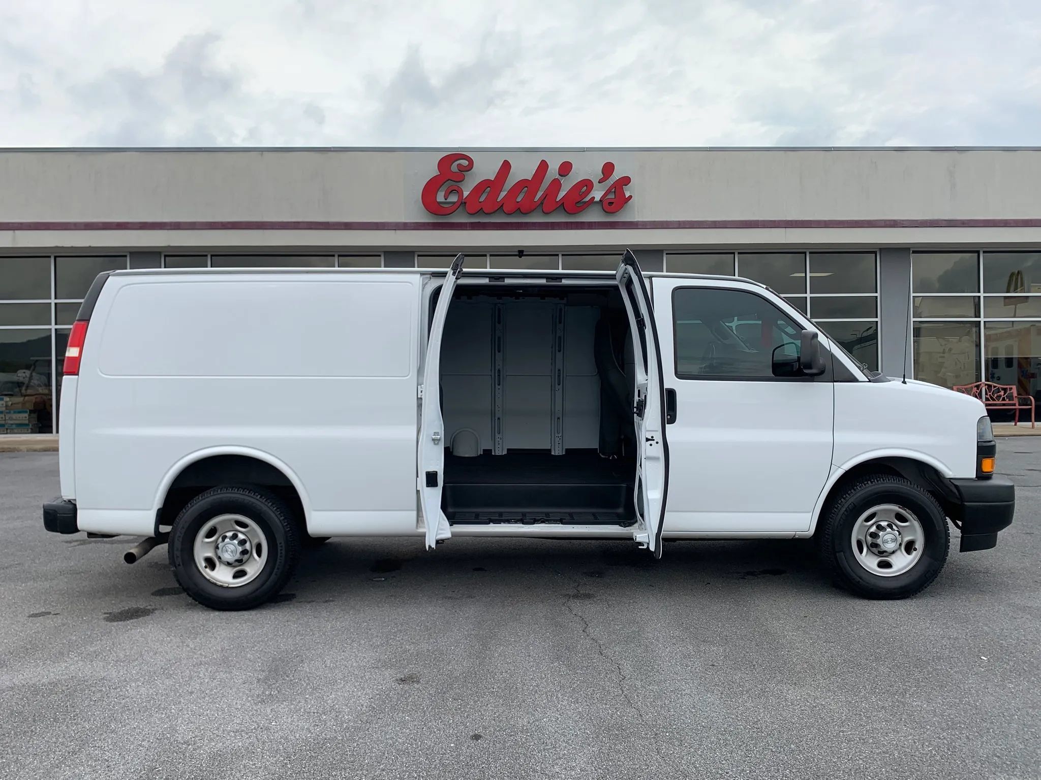 Used 2018 Chevrolet Express 3500 Extended w/ Driver Convenience Package RWD image 24