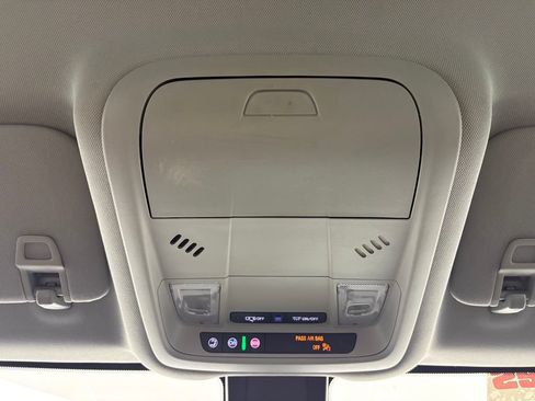 Used 2022 GMC Terrain SLE FWD image 31
