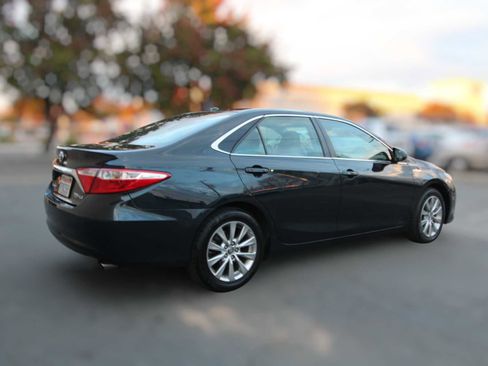 Used 2016 Toyota Camry XLE image 11