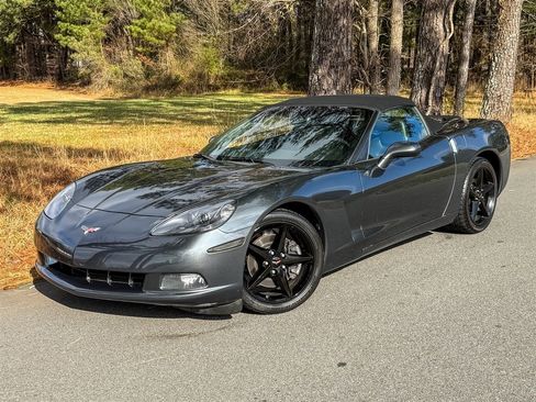 Used 2013 Chevrolet Corvette Convertible image 3