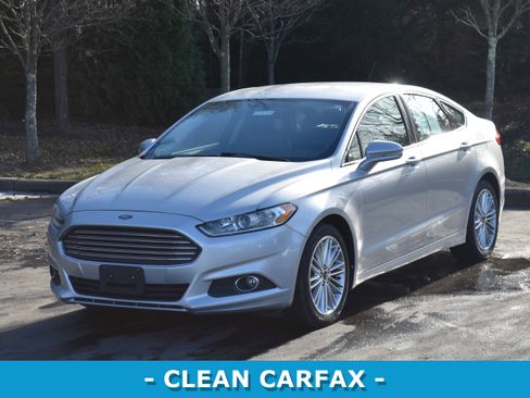 Used 2016 Ford Fusion SE w/ Equipment Group 202A image 3