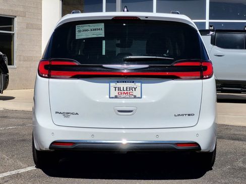 Used 2023 Chrysler Pacifica Limited image 6