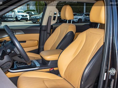 Used 2022 Kia Carnival LX image 12