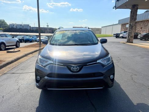 Used 2018 Toyota RAV4 XLE FWD image 2