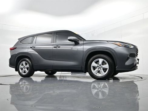 Used 2023 Toyota Highlander L image 39
