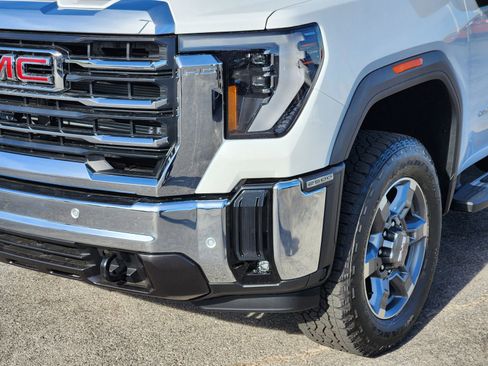 New 2026 GMC Sierra 2500 SLT w/ SLT Premium Package image 11