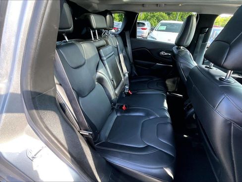Used 2019 Jeep Cherokee Limited AWD/4WD image 23