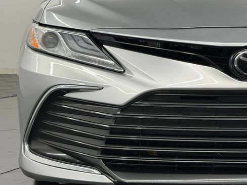Used 2024 Toyota Camry XLE w/ Navigation Package FWD image 9