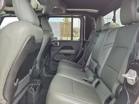 Used 2024 Jeep Gladiator Mojave AWD/4WD image 7