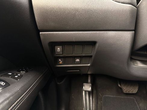 Used 2020 Nissan Pathfinder SV image 10