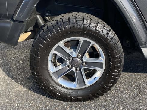 Used 2018 Jeep Wrangler Unlimited Sahara AWD/4WD image 8