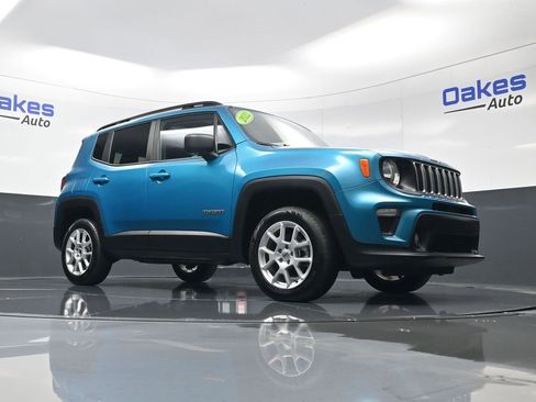 Used 2022 Jeep Renegade Latitude w/ Sun/Sound Group image 38