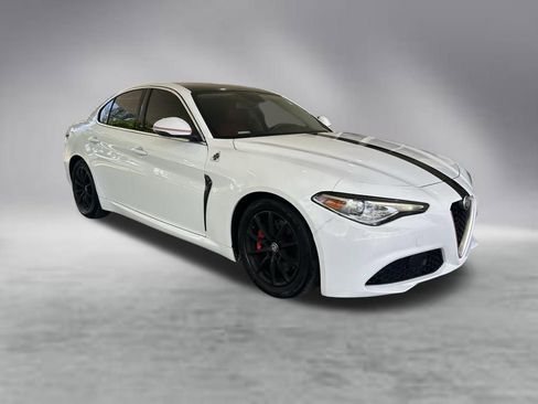 Used 2018 Alfa Romeo Giulia RWD image 2