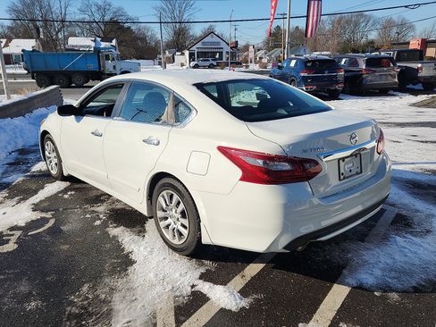 Used 2018 Nissan Altima 2.5 S w/ S Convenience Package image 3