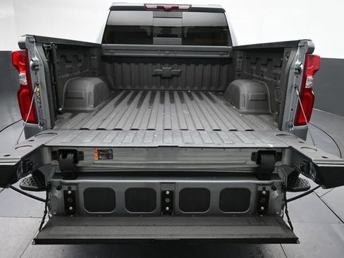 Used 2025 Chevrolet Silverado 1500 High Country AWD/4WD image 35