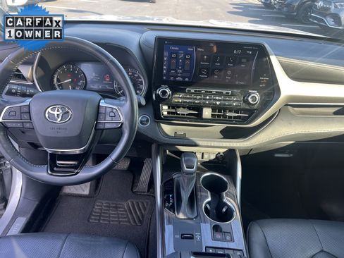 Used 2021 Toyota Highlander Limited FWD image 31