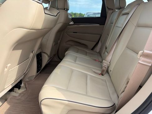Used 2017 Jeep Grand Cherokee Overland AWD/4WD image 9