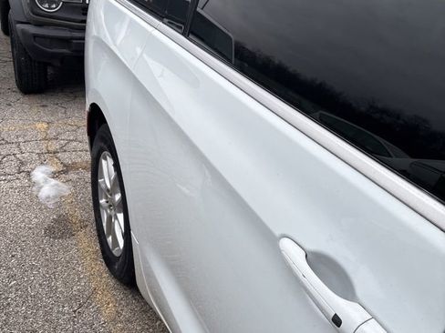 Used 2022 Chrysler Voyager LX image 8