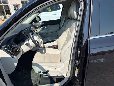 Used 2018 Volvo XC90 T6 Momentum w/ Convenience Package AWD/4WD image 7
