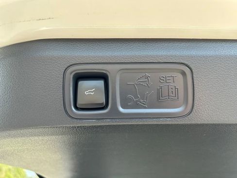 Used 2022 Lincoln Navigator Reserve image 19