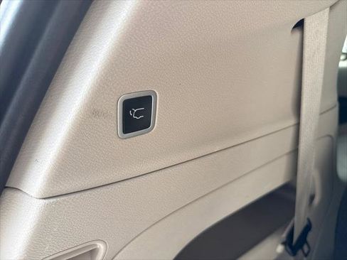 Used 2024 Chrysler Pacifica Touring-L FWD image 30