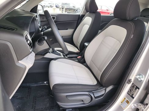 Used 2025 Hyundai Venue SEL FWD image 13