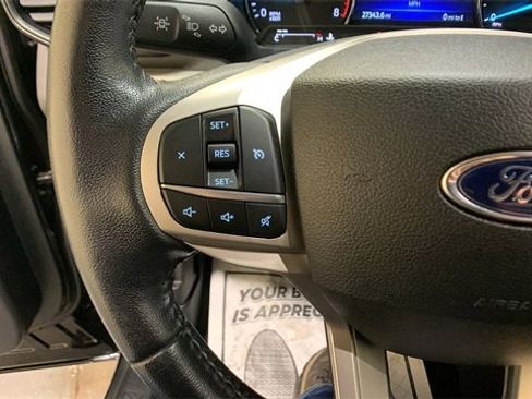 Used 2022 Ford Explorer XLT image 34