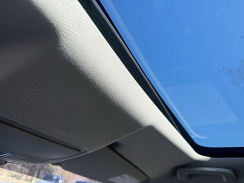 Used 2016 Land Rover Discovery Sport HSE image 28