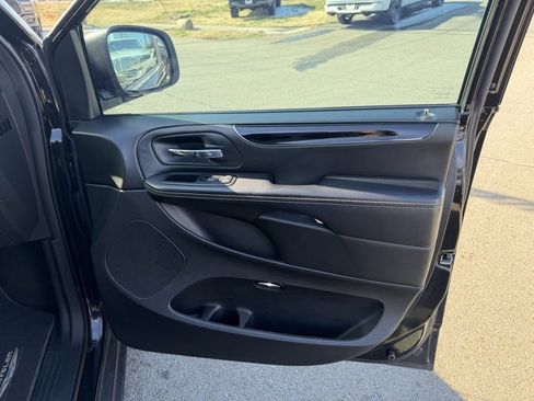 Used 2013 Chrysler Town & Country S image 29