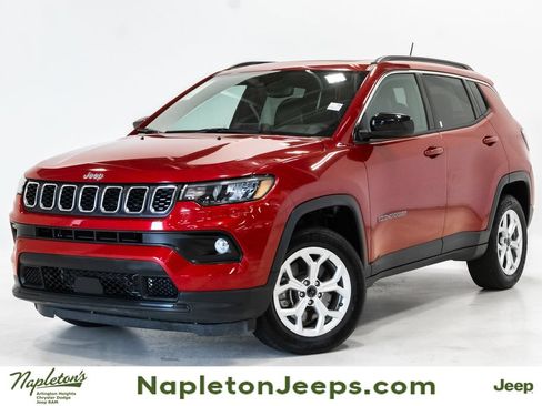 Used 2025 Jeep Compass Latitude w/ Sun & Sound Group AWD/4WD image 1