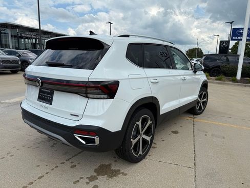 New 2025 Volkswagen Taos SEL image 6