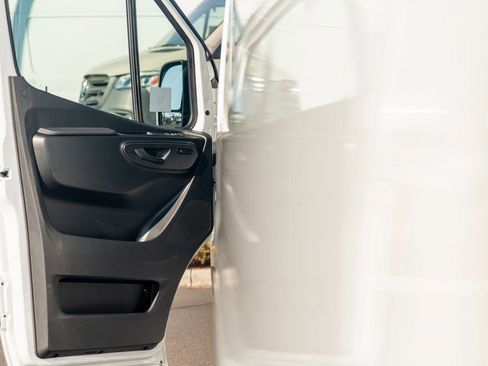 Used 2024 Mercedes-Benz Sprinter 2500 image 22
