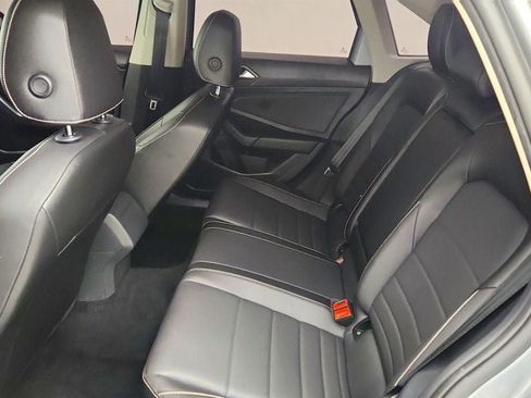 Used 2022 Volkswagen Jetta SE FWD image 19