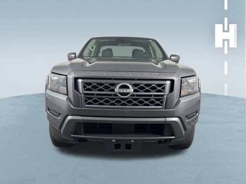 Used 2024 Nissan Frontier SV image 2