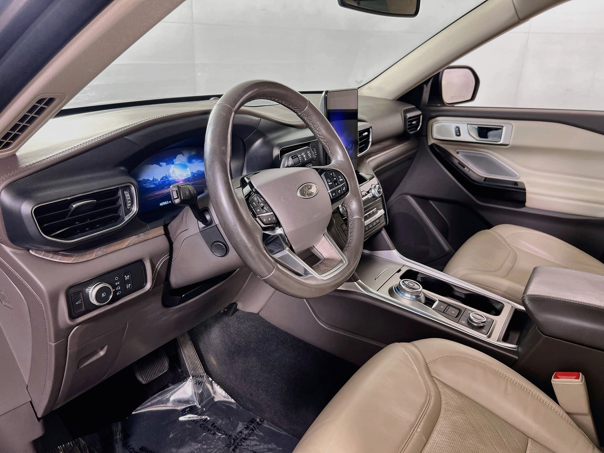 Used 2021 Ford Explorer Platinum w/ Equipment Group 601A AWD/4WD image 9