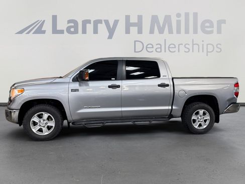 Used 2017 Toyota Tundra SR5 w/ SR5 Upgrade Package image 2