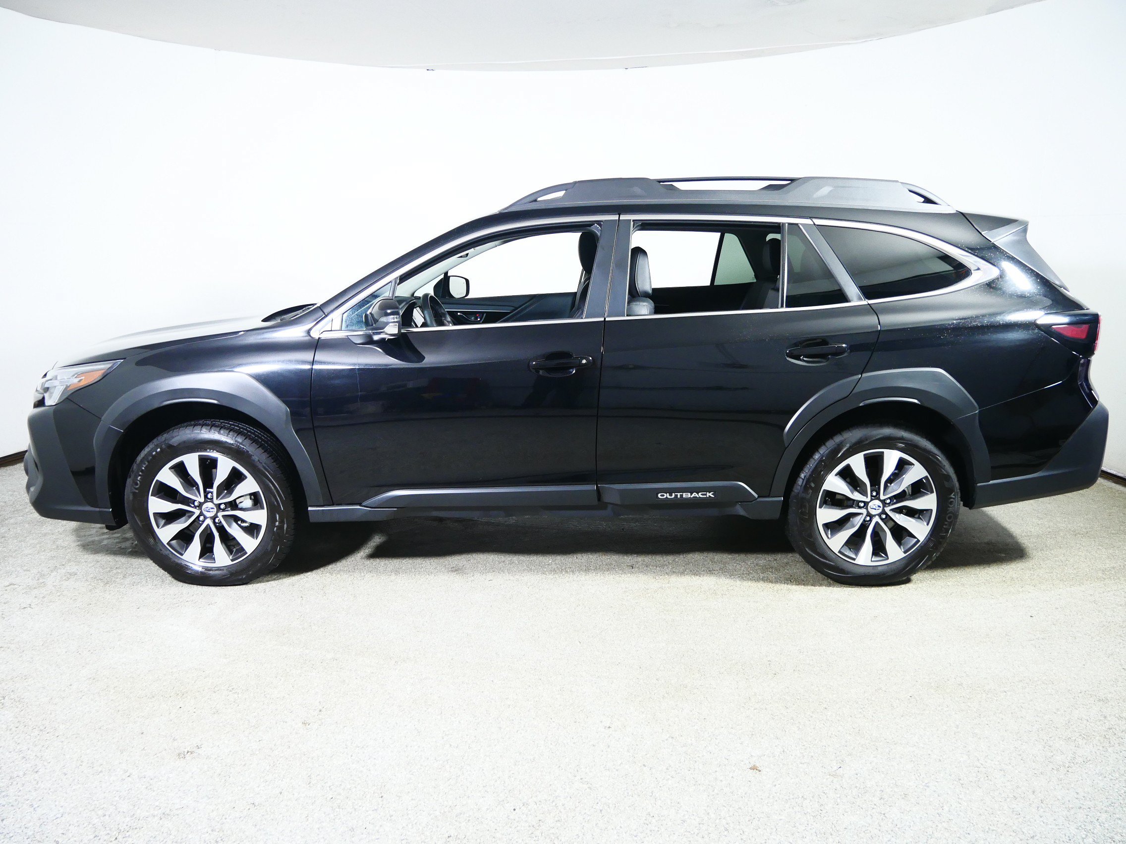 Used 2025 Subaru Outback Limited AWD/4WD image 4