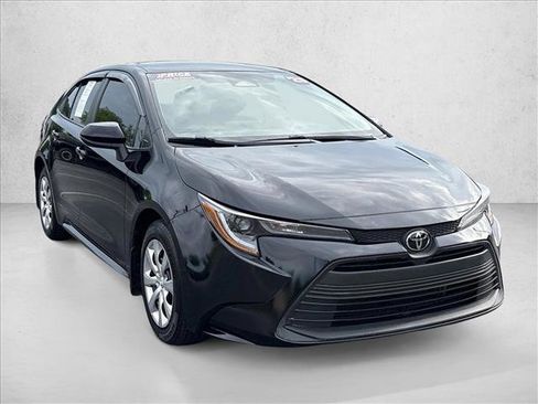 Certified 2025 Toyota Corolla LE FWD image 3