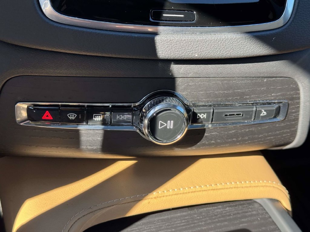 Certified 2025 Volvo XC90 T8 Ultra w/ Protection Package Premier AWD/4WD image 26