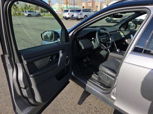 New 2025 Land Rover Discovery Sport Dynamic SE image 10