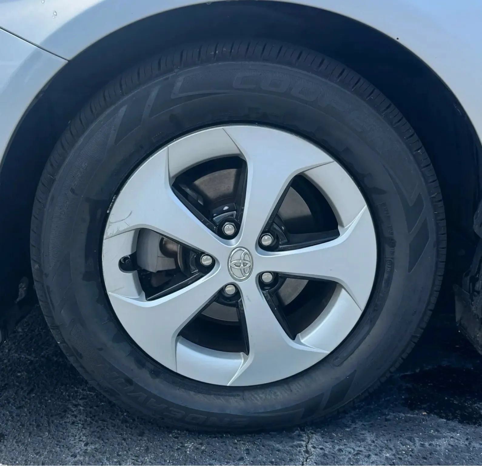 Used 2012 Toyota Prius Two FWD image 2