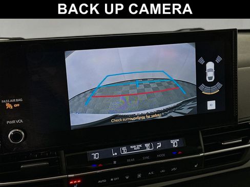 Used 2025 Toyota Sienna XLE w/ XLE Plus Package image 6