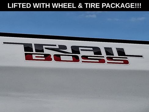 Used 2023 Chevrolet Silverado 1500 LT Trail Boss w/ LT Trail Boss Premium Package AWD/4WD image 32