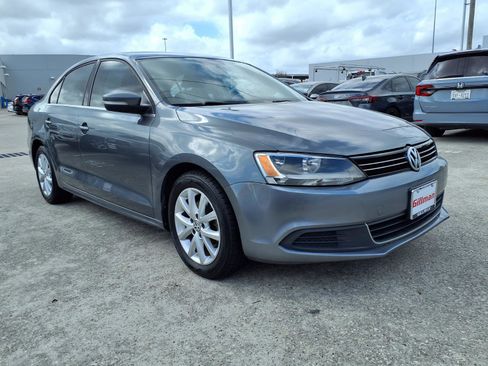 Used 2014 Volkswagen Jetta SE image 2