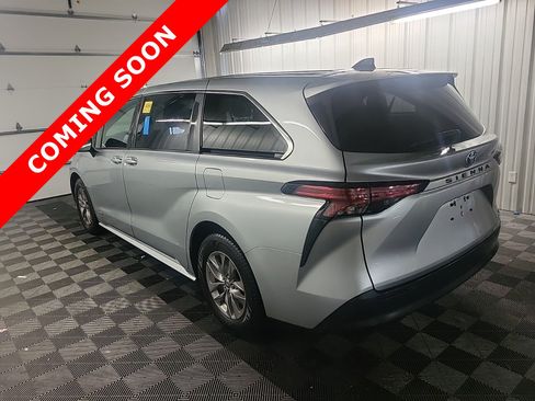Used 2021 Toyota Sienna LE FWD image 5