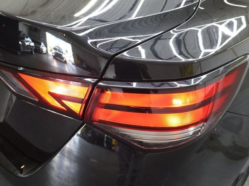 Used 2025 Nissan Sentra SV FWD image 28