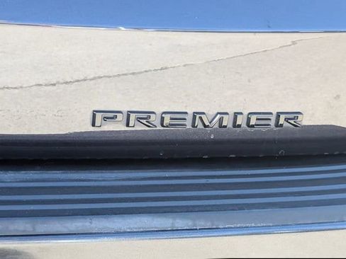 Used 2022 Chevrolet Suburban Premier image 8