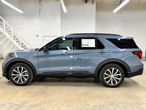 Used 2025 Ford Explorer ST-Line RWD image 5