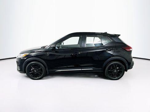 Used 2023 Nissan Kicks SR w/ SR Premium Package FWD image 4